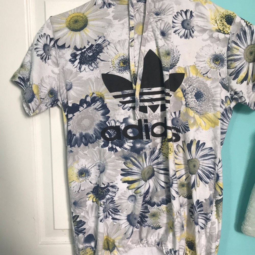 Adidas t-shirt